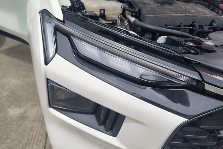 Used Ford Mondeo 2022 Restyled EcoBoost 245 Luxury Version Right Front Headlight