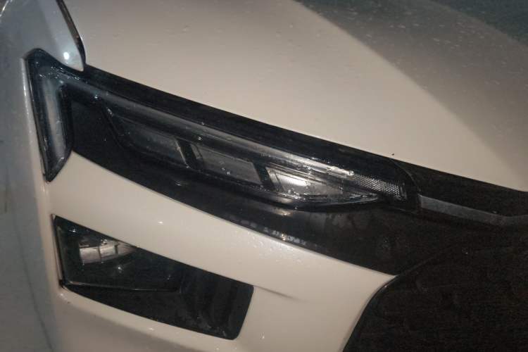 Used Ford Mondeo 2022 Restyled EcoBoost 245 Luxury Version Right Front Headlight