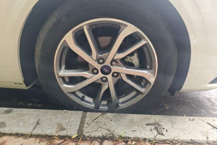 Used Ford Mondeo 2022 Restyled EcoBoost 245 Luxury Version Right Front Wheel Hub