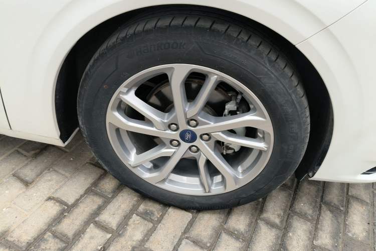Used Ford Mondeo 2022 Restyled EcoBoost 245 Luxury Version Right Front Wheel Hub