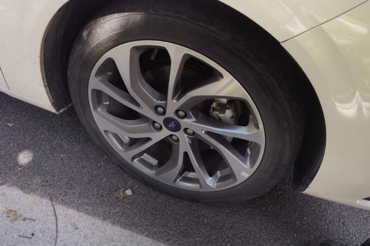 Used Ford Mondeo 2022 Facelifted EcoBoost 245 Ultimate Edition Right Front Wheel Hub