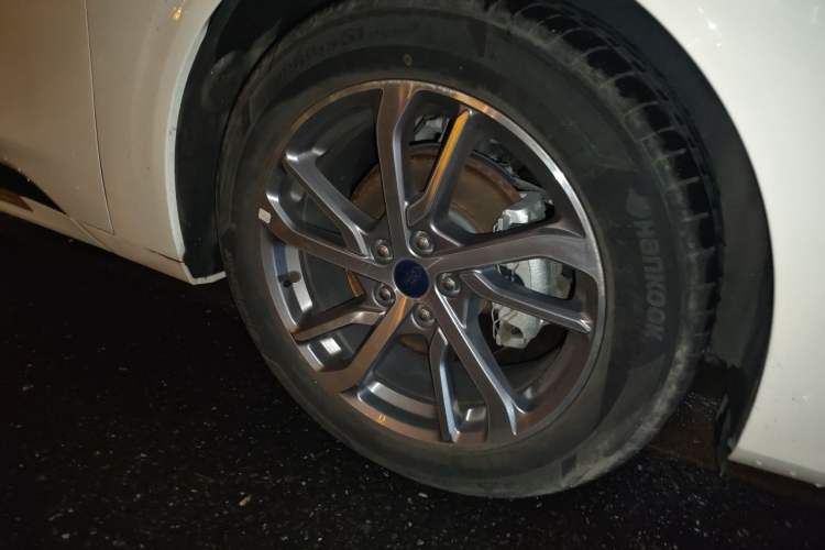 Used Ford Mondeo 2022 Restyled EcoBoost 245 Luxury Version Right Front Wheel Hub