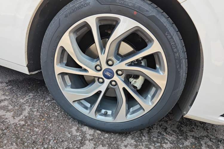 Used Ford Mondeo 2022 Facelifted EcoBoost 245 Ultimate Edition Right Front Wheel Hub