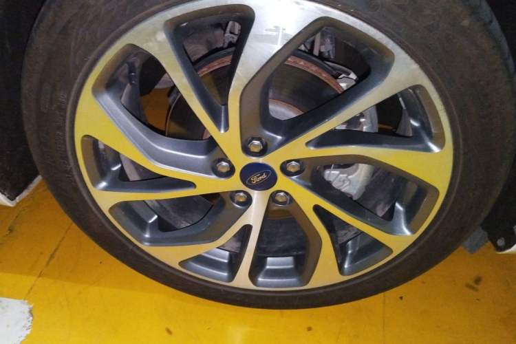 Used Ford Mondeo 2022 Facelifted EcoBoost 245 Ultimate Edition Right Front Wheel Hub