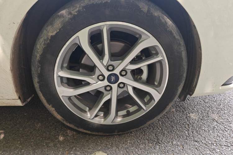 Used Ford Mondeo 2022 Restyled EcoBoost 245 Luxury Version Right Front Wheel Hub