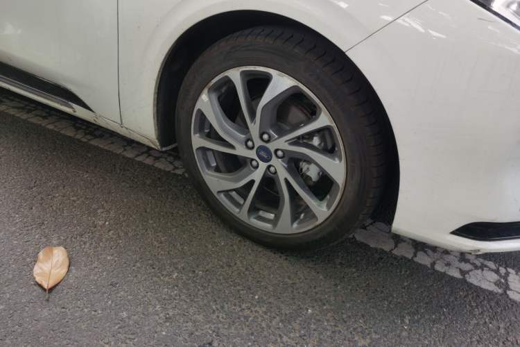 Used Ford Mondeo 2022 Facelifted EcoBoost 245 Ultimate Edition Right Front Wheel Hub