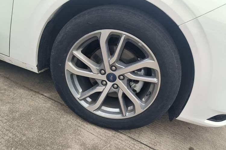Used Ford Mondeo 2022 Restyled EcoBoost 245 Luxury Version Right Front Wheel Hub