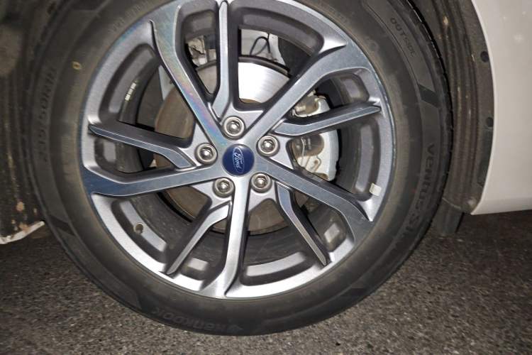 Used Ford Mondeo 2022 Restyled EcoBoost 245 Luxury Version Right Front Wheel Hub