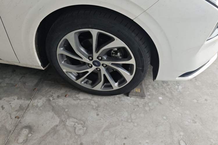 Used Ford Mondeo 2022 Facelifted EcoBoost 245 Ultimate Edition Right Front Wheel Hub