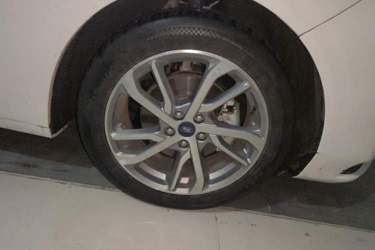 Used Ford Mondeo 2022 Restyled EcoBoost 245 Luxury Version Right Front Wheel Hub