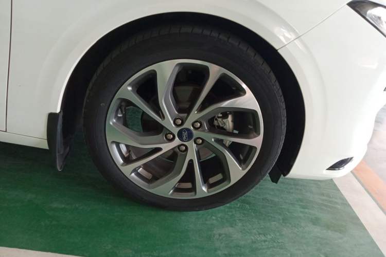 Used Ford Mondeo 2022 Facelifted EcoBoost 245 Ultimate Edition Right Front Wheel Hub