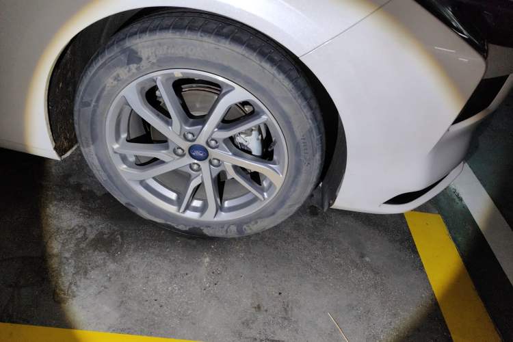Used Ford Mondeo 2022 Restyled EcoBoost 245 Luxury Version Right Front Wheel Hub