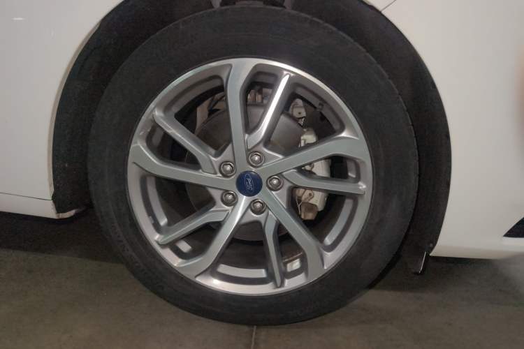 Used Ford Mondeo 2022 Restyled EcoBoost 245 Luxury Version Right Front Wheel Hub