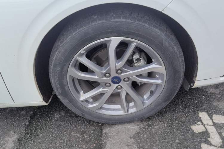 Used Ford Mondeo 2022 Restyled EcoBoost 245 Luxury Version Right Front Wheel Hub