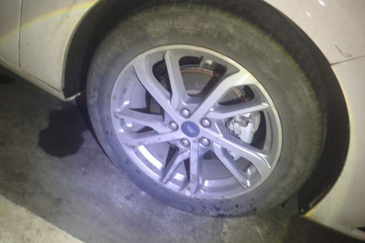 Used Ford Mondeo 2022 Restyled EcoBoost 245 Luxury Version Right Front Wheel Hub