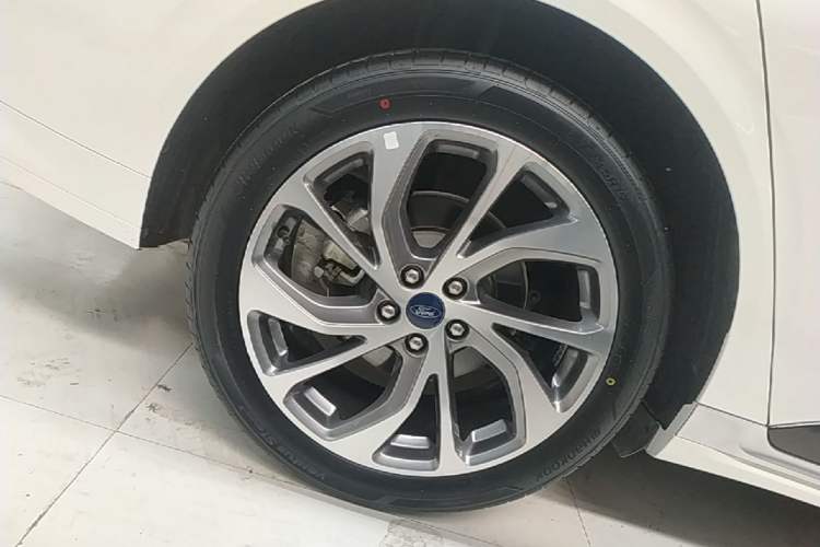 Used Ford Mondeo 2022 Facelifted EcoBoost 245 Ultimate Edition Right Rear Wheel Hub
