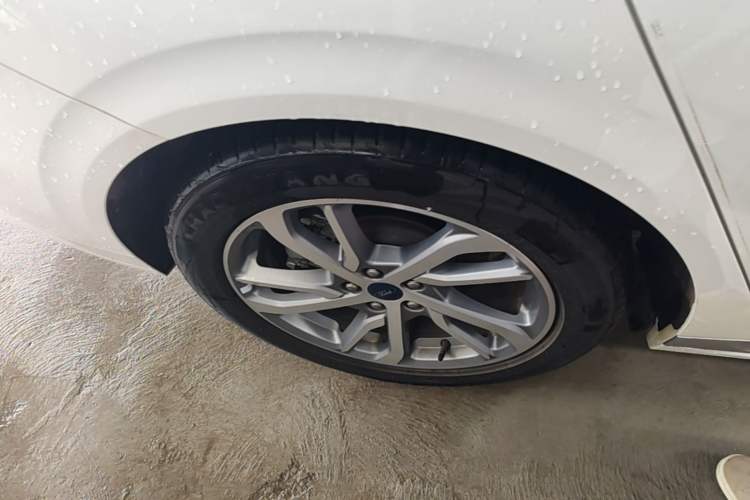 Used Ford Mondeo 2022 Restyled EcoBoost 245 Luxury Version Right Rear Wheel Hub