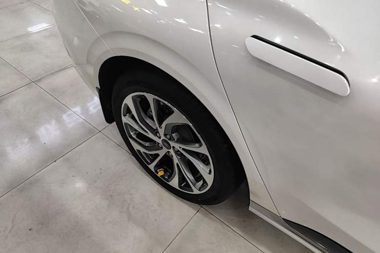 Used Ford Mondeo 2022 Facelifted EcoBoost 245 Ultimate Edition Right Rear Wheel Hub