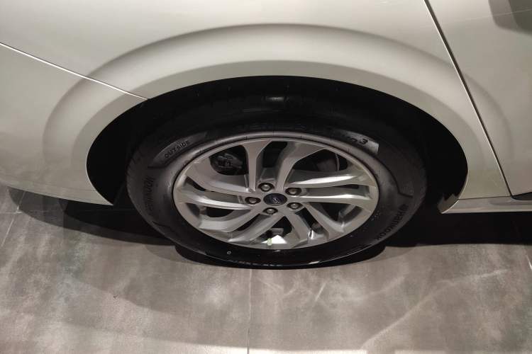 Used Ford Mondeo 2022 Facelifted EcoBoost 245 Fashion Edition Right Rear Wheel Hub