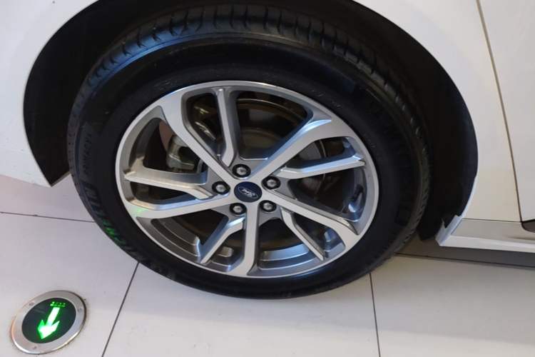 Used Ford Mondeo 2022 Restyled EcoBoost 245 Luxury Version Right Rear Wheel Hub