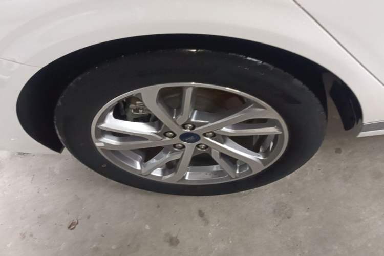 Used Ford Mondeo 2022 Restyled EcoBoost 245 Luxury Version Right Rear Wheel Hub