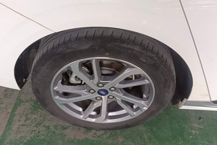 Used Ford Mondeo 2022 Restyled EcoBoost 245 Luxury Version Right Rear Wheel Hub