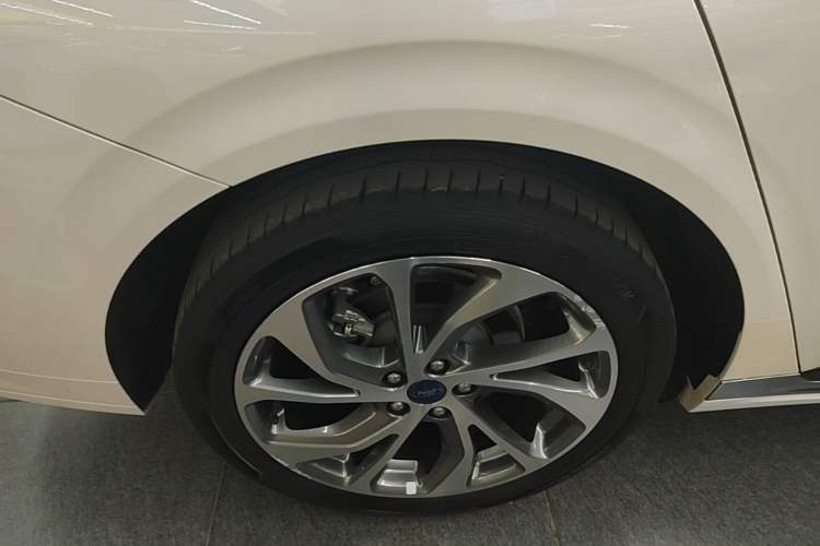 Used Ford Mondeo 2022 Facelifted EcoBoost 245 Ultimate Edition Right Rear Wheel Hub