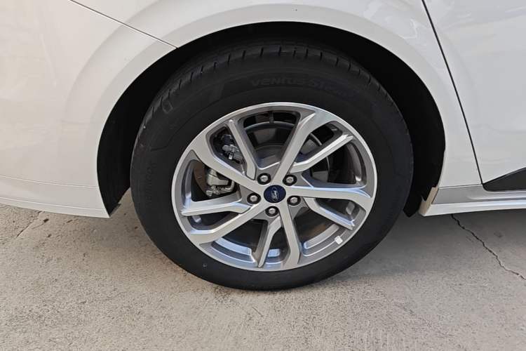 Used Ford Mondeo 2022 Restyled EcoBoost 245 Luxury Version Right Rear Wheel Hub
