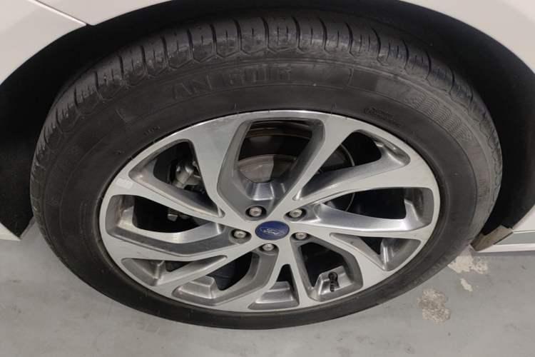 Used Ford Mondeo 2022 Facelifted EcoBoost 245 Ultimate Edition Right Rear Wheel Hub