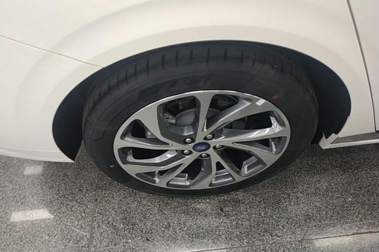 Used Ford Mondeo 2022 Facelifted EcoBoost 245 Ultimate Edition Right Rear Wheel Hub