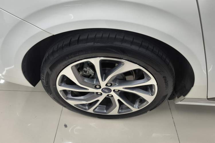 Used Ford Mondeo 2022 Facelifted EcoBoost 245 Ultimate Edition Right Rear Wheel Hub
