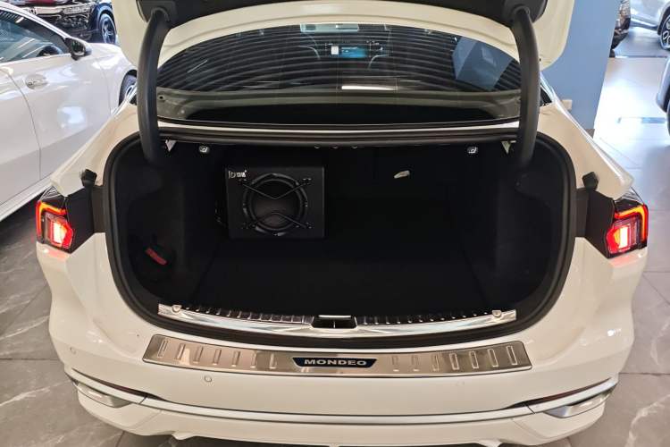Used Ford Mondeo 2022 EcoBoost 245 Luxury Model Trunk