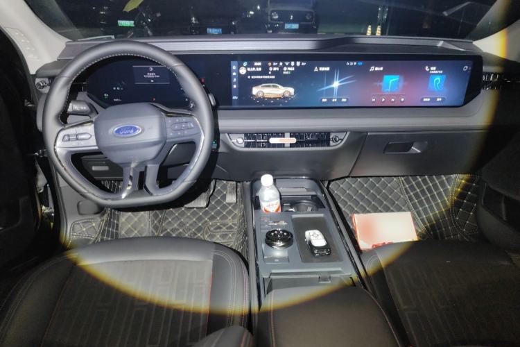 Used Ford Mondeo 2023 EcoBoost 180 Luxury Model Center Console