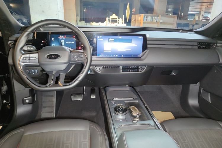 Used Ford Mondeo 2023 EcoBoost 180 Comfort Model Center Console