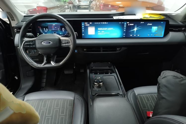 Used Ford Mondeo 2023 EcoBoost 180 Luxury Model Center Console