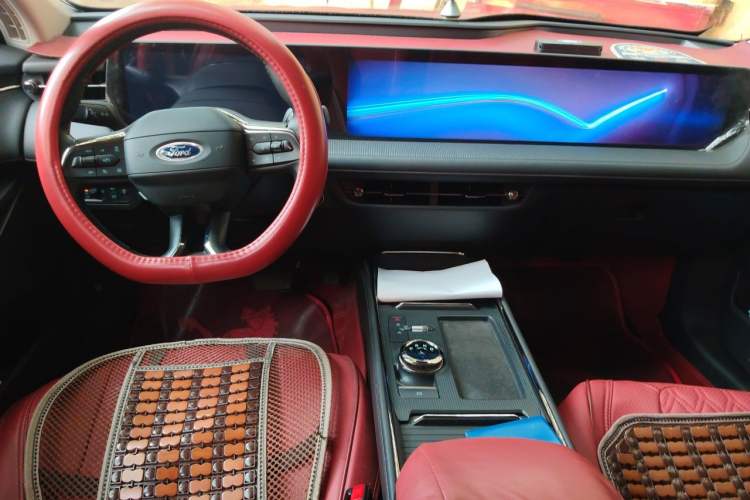 Used Ford Mondeo 2023 EcoBoost 245 Luxury Model Center Console