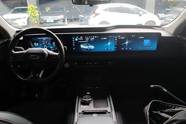 Used Ford Mondeo 2023 EcoBoost 180 Luxury Model Center Console