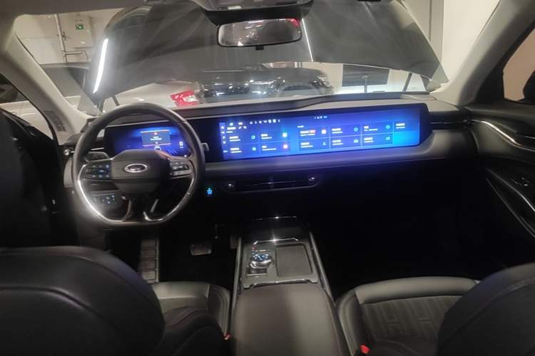 Used Ford Mondeo 2023 EcoBoost 180 Luxury Model Center Console