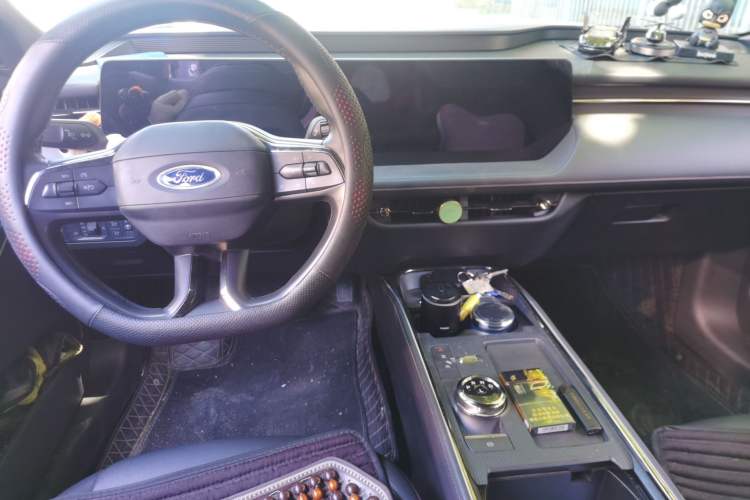 Used Ford Mondeo 2023 EcoBoost 180 Comfort Model Center Console