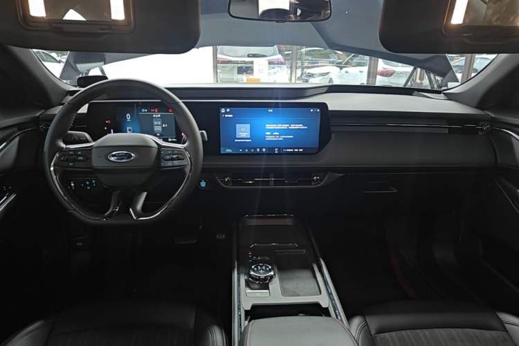 Used Ford Mondeo 2023 EcoBoost 180 Comfort Model Center Console