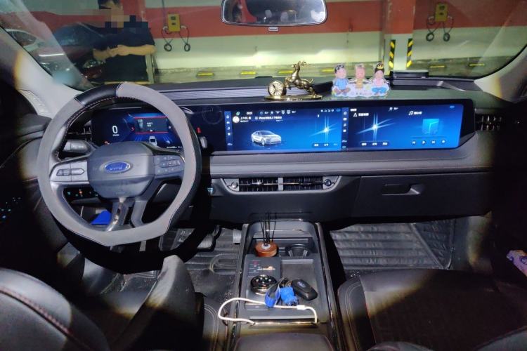 Used Ford Mondeo 2023 EcoBoost 180 Luxury Model Center Console