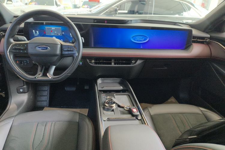 Used Ford Mondeo 2023 EcoBoost 245 Ultimate Model Center Console
