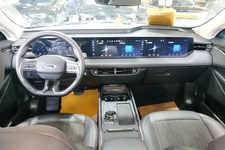 Used Ford Mondeo 2023 EcoBoost 180 Luxury Model Center Console
