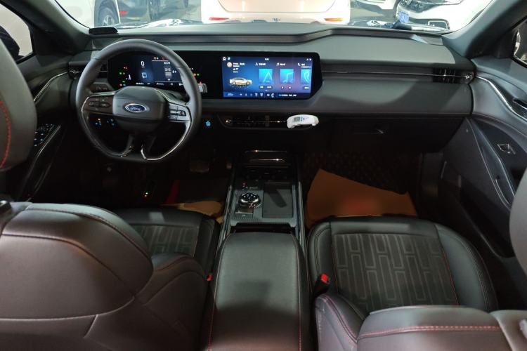 Used Ford Mondeo 2023 EcoBoost 180 Comfort Model Center Console