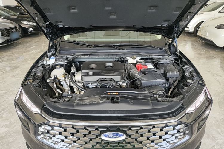 Used Ford Mondeo 2023 EcoBoost 180 Luxury Model Engine Bay
