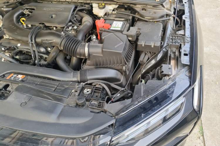 Used Ford Mondeo 2023 EcoBoost 245 Luxury Model Engine Bay Left