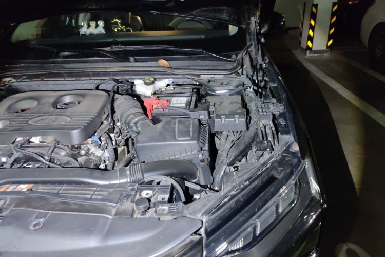 Used Ford Mondeo 2023 EcoBoost 180 Luxury Model Engine Bay Left