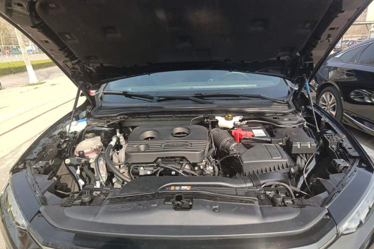 Used Ford Mondeo 2023 EcoBoost 180 Comfort Model Engine Bay