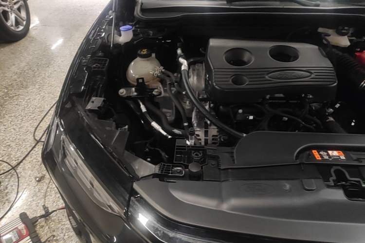 Used Ford Mondeo 2023 EcoBoost 180 Luxury Model Engine Bay Right