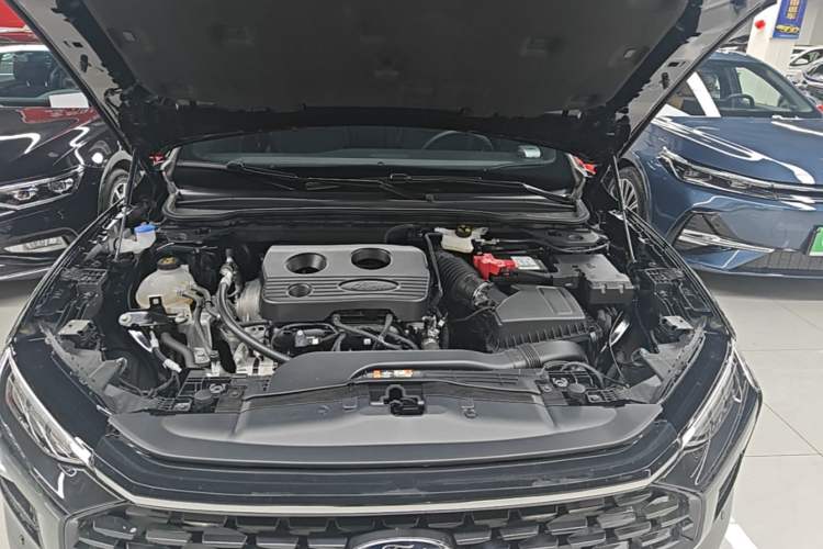 Used Ford Mondeo 2023 EcoBoost 180 Comfort Model Engine Bay
